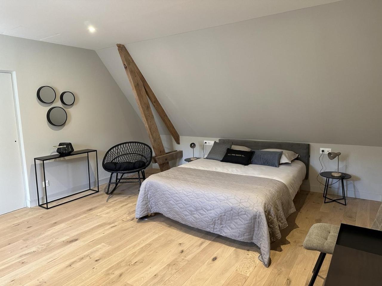 Les Suites Gueguen Chablis Room photo