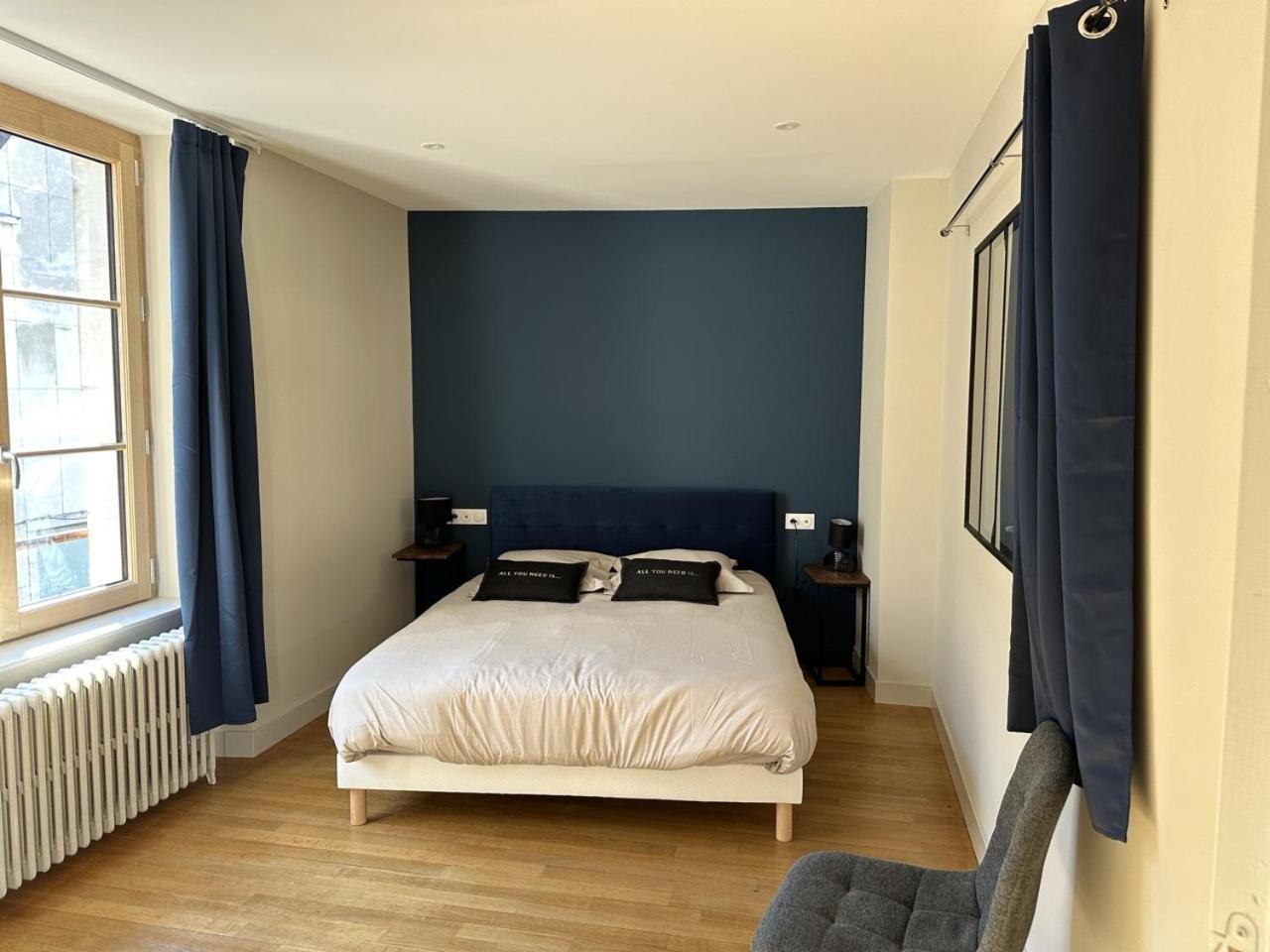 Les Suites Gueguen Chablis Room photo