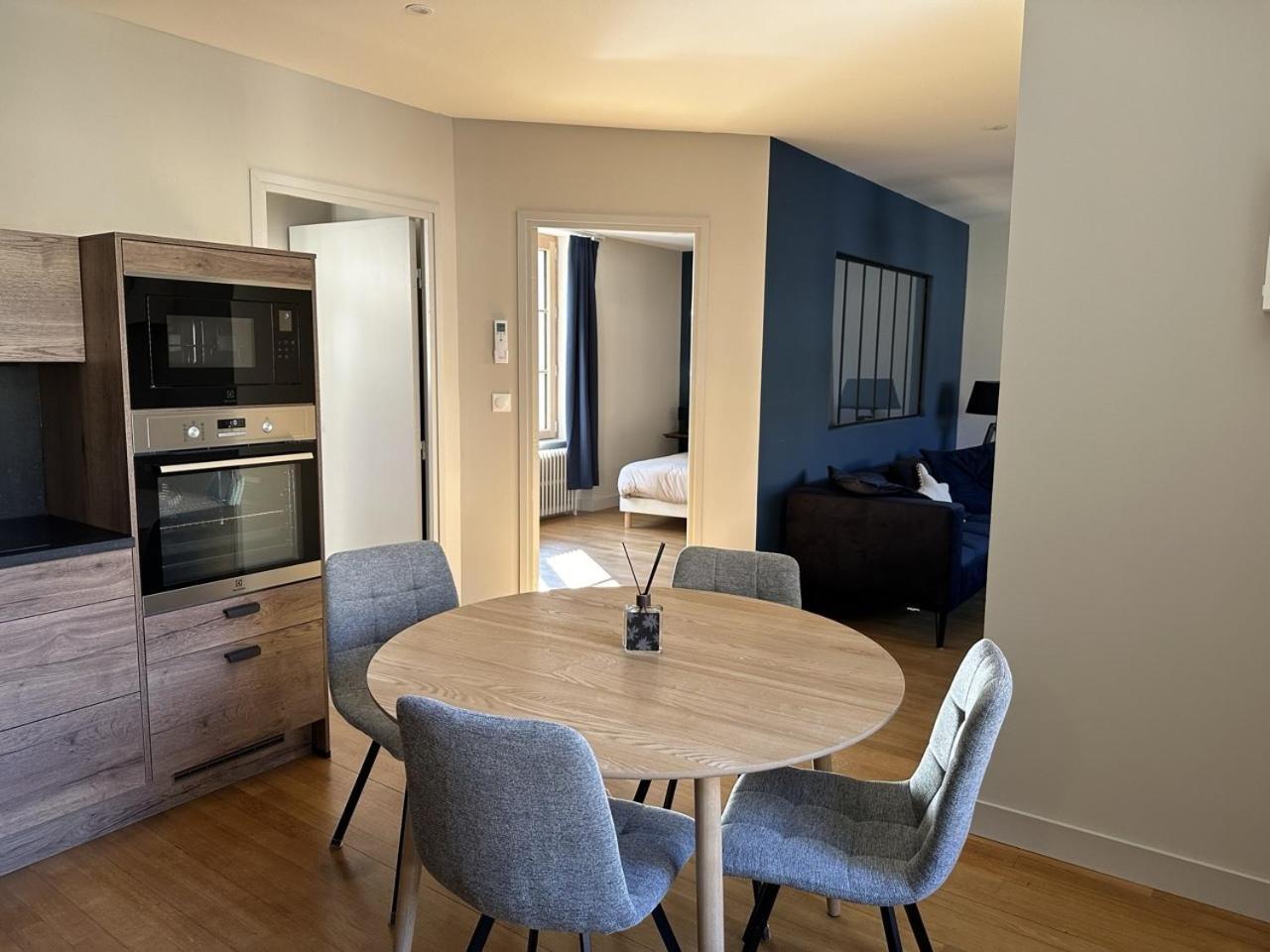 Les Suites Gueguen Chablis Room photo