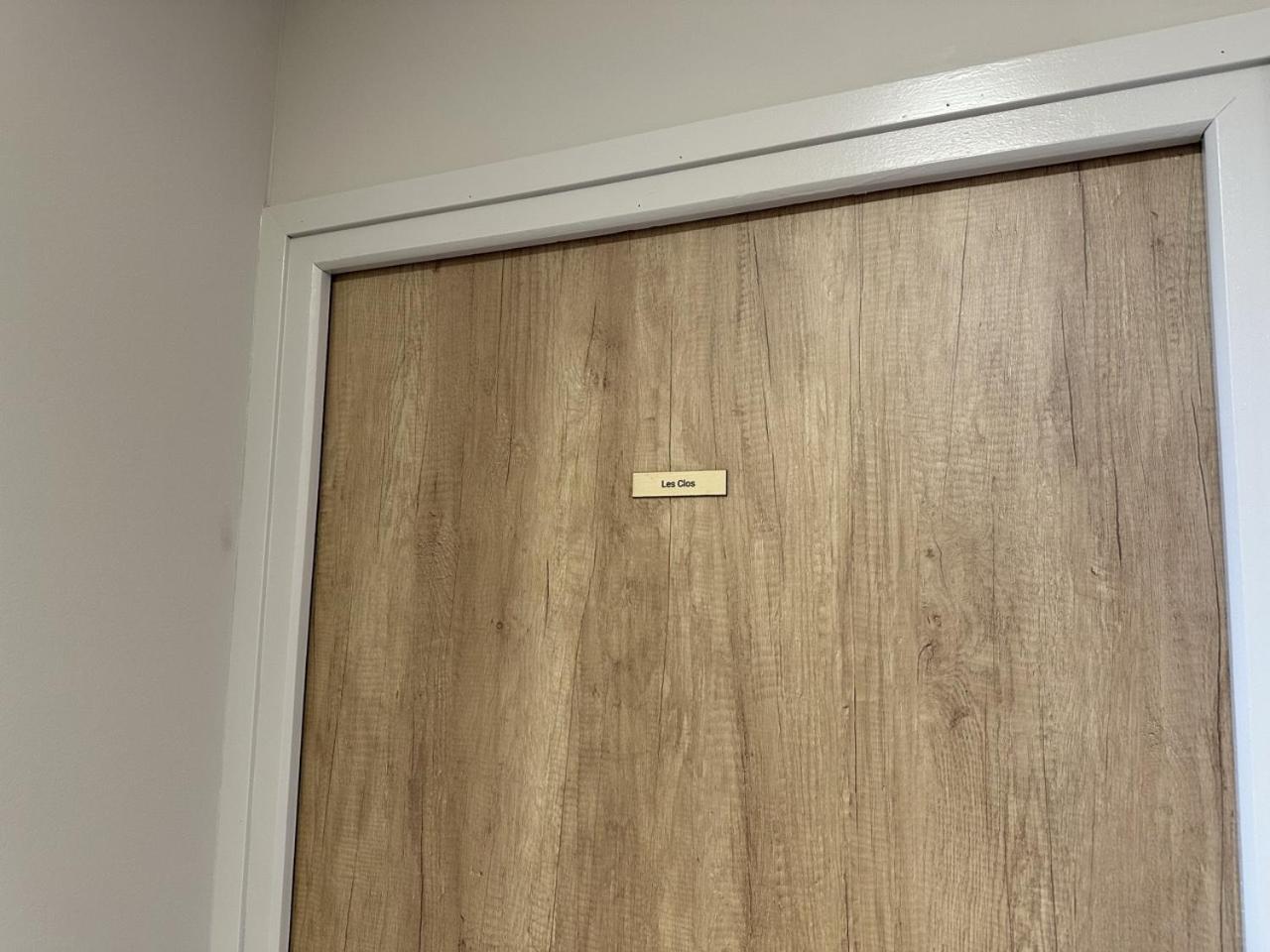 Les Suites Gueguen Chablis Room photo